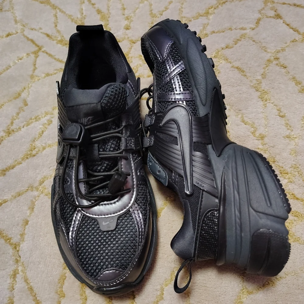 Nike Women's V2K Run Shoes Black